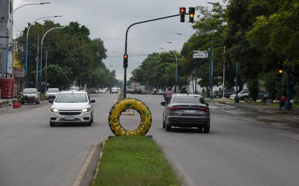 Ya funciona un nuevo complejo semaforizado en avenida Juan B. Justo y México