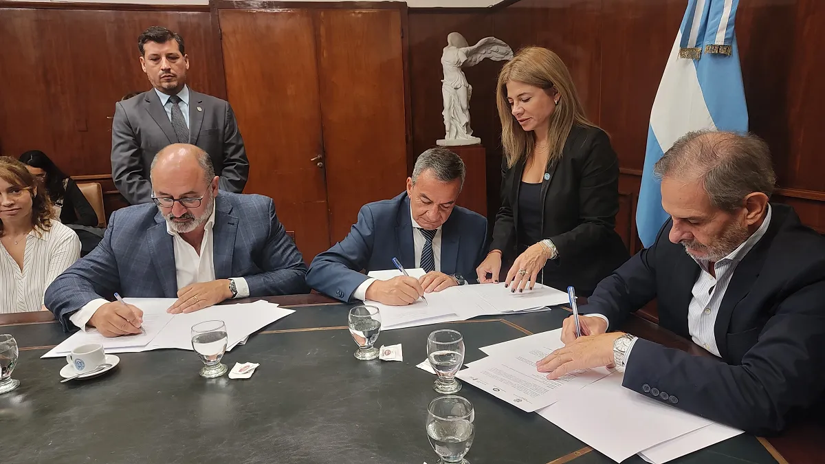 SAT, UNT y Provincia firmaron un convenio para proteger la calidad del agua en El Cadillal y La Angostura