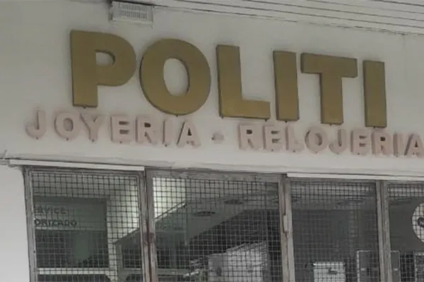 Un ladrón desvalijó una joyería en pleno centro de la capital