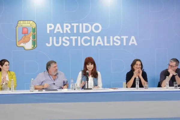 Cristina Kirchner convocó al PJ a una reunión de urgencia para debatir el acuerdo con el FMI