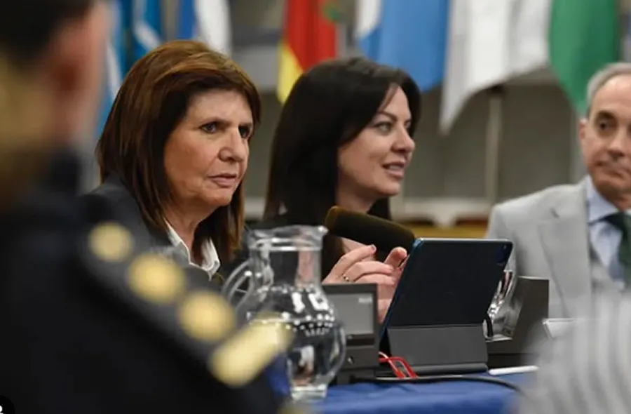 PARTICIPACIÓN FEMENINA EN LA CASA ROSADA. Las ministras Patricia Bullrich y Sandra Pettovello. / INSTAGRAM @mincaphum_ar