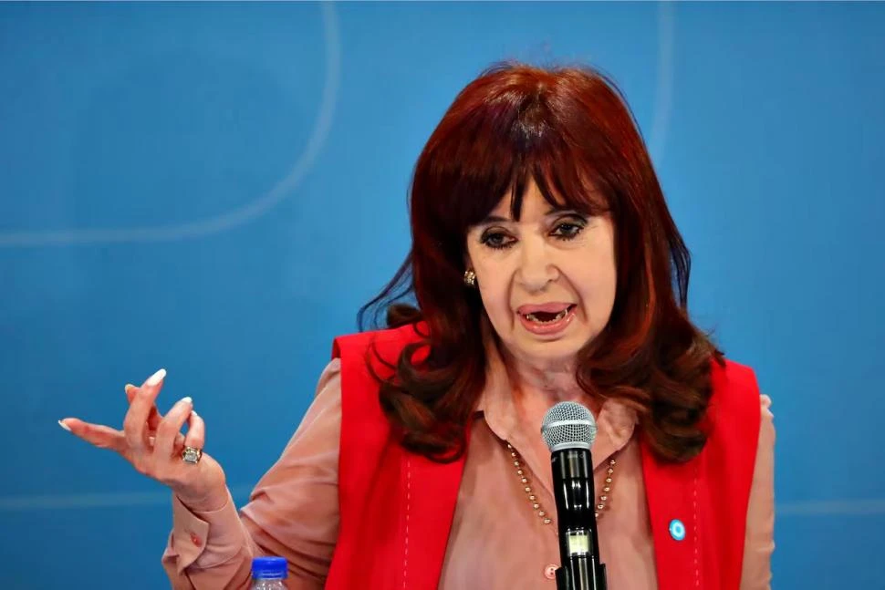 REPROCHE. Fernández de Kirchner atacó el modelo económico y pidió tirar el manual de la escuela austríaca.