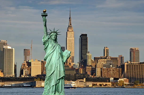 EN 1886. Francia le había regalado a EEUU la estatua de la Libertad.