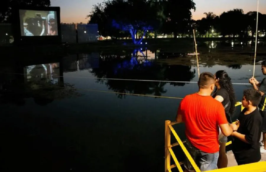 Cine y cumbia en el Lago San Miguel