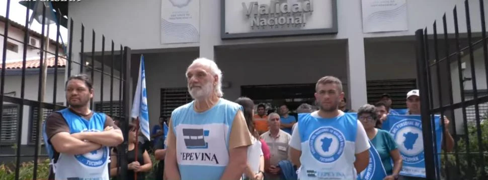 ASAMBLEA. Empleados de la delegación local de Vialidad Nacional se declararon en estado de alerta y movilización.