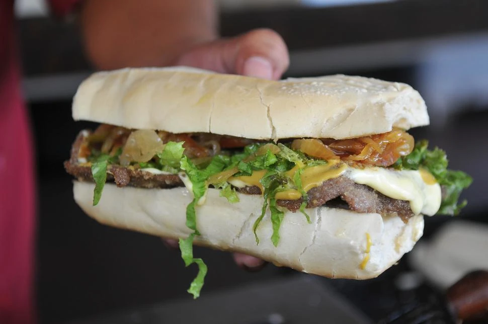 DESDE AYER. Hasta el domingo los tucumanos podrán disfrutar de la semana del sándwich de milanesa. 