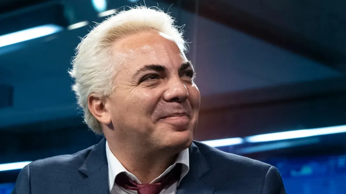 ¿Qué impulsó a Cristian Castro a retomar sus estudios secundarios después de tantos años?