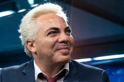 ¿Qué impulsó a Cristian Castro a retomar sus estudios secundarios después de tantos años?