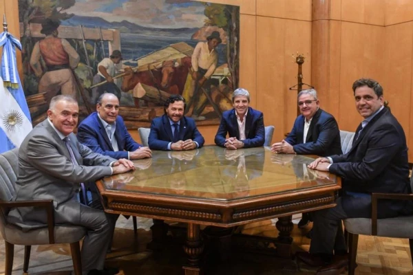 La tropa dialoguista va a “Fondo”