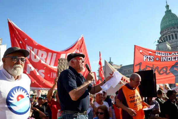 Marcha al Congreso: jubilados, organizaciones y partidos de izquierda se movilizaron en medio de un fuerte operativo policial