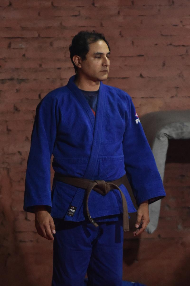 Perdió parte de la visión, pero en el judo encontró la oportunidad de superar sus límites