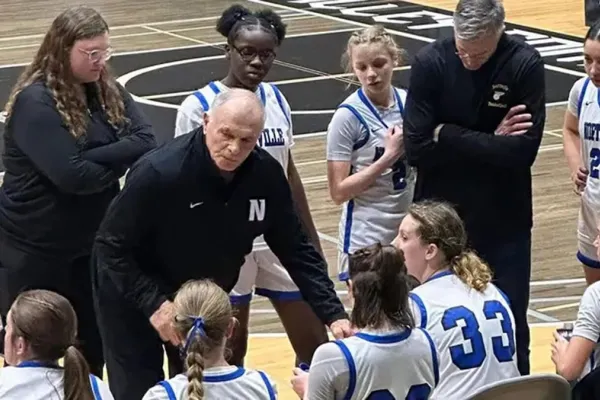 Escándalo en Estados Unidos: entrenador de básquet agarró del cabello a jugadora en pleno campeonato estatal