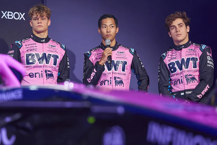 PILOTOS DE RESERVA. Paul Aron, Ryo Hirakawa y Franco Colapinto