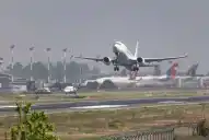 El gobierno de Milei flexibiliza horarios y descansos en la aviación civil: impacto para el sistema aeronáutico