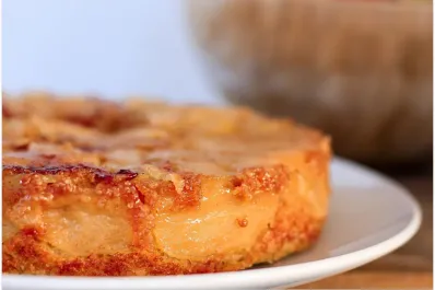 Tarta invertida de manzana saludable: sin harina y con avena