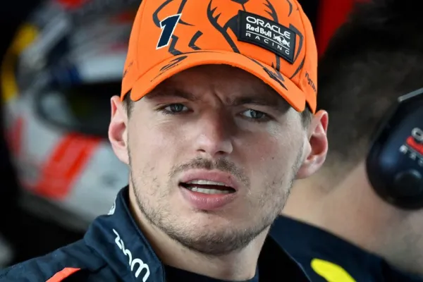 En Red Bull, además de la reubicación de pilotos, tienen que contener el descontento de Verstappen