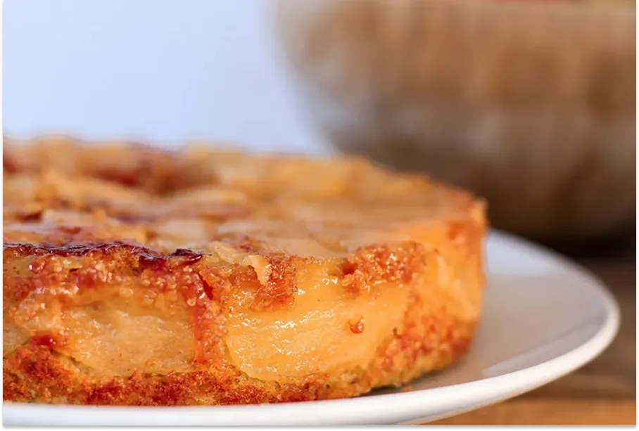 Una tarta de manzana sin harinas, deliciosa y saludable.