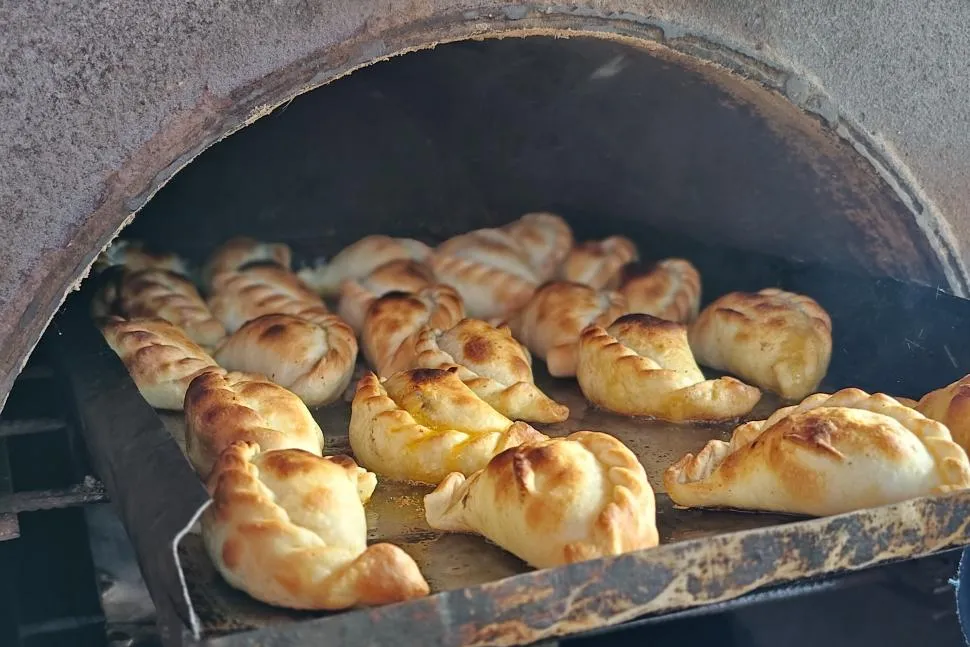 HOSPITALIDAD NORTEÑA. Las empanadas fascinan a turistas de todas las latitudes. / LA GACETA