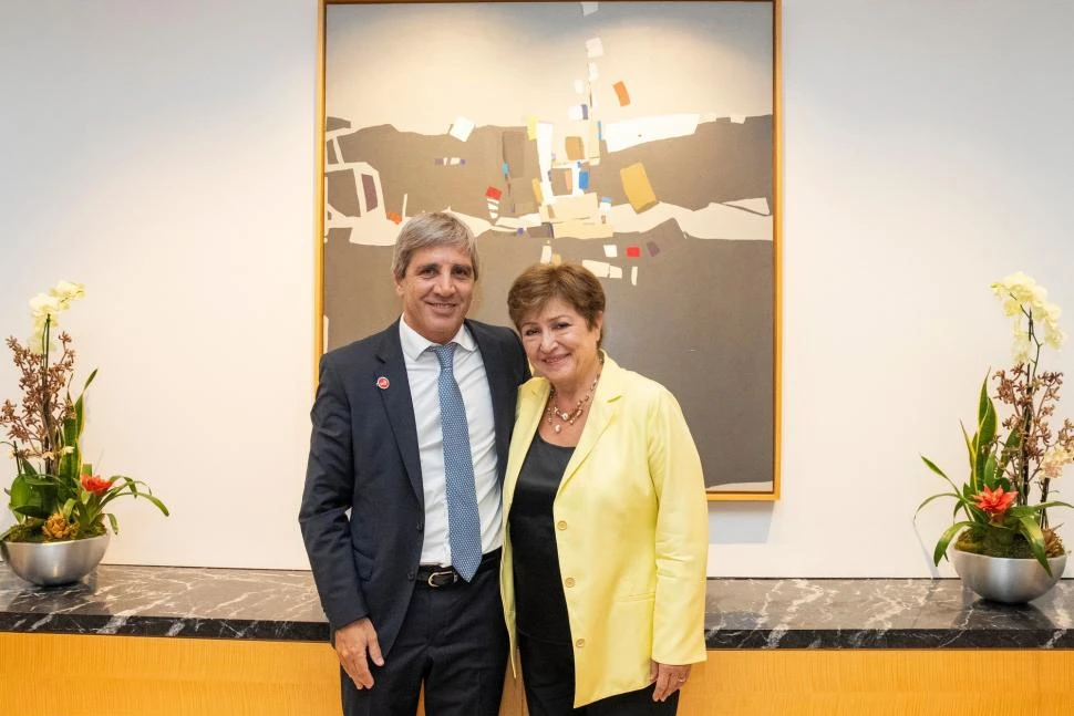Luis Caputo y la titular del FMI, Kristalina Georgieva. ARCHIVO