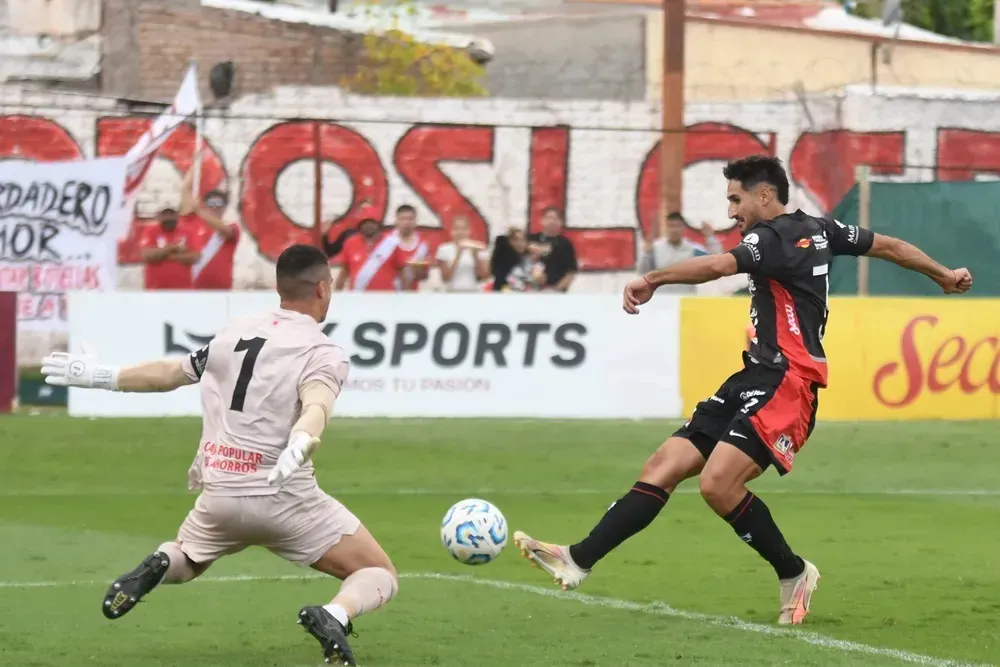 El lamento del técnico de Deportivo Maipú por la atajada de Darío Sand: Si entraba el penal, era otro partido