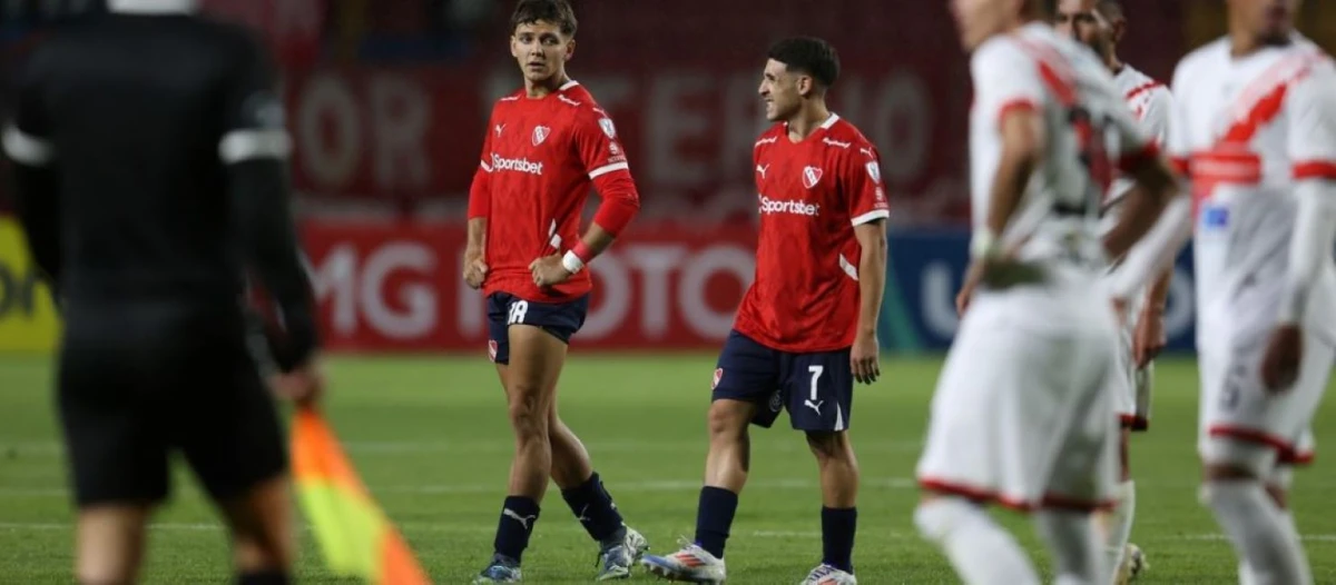 DECEPCIÓN. El rostro de Maestro Puch lo dice todo: hicieron un buen papel y no merecían quedarse sin nada. FOTO OLÉ