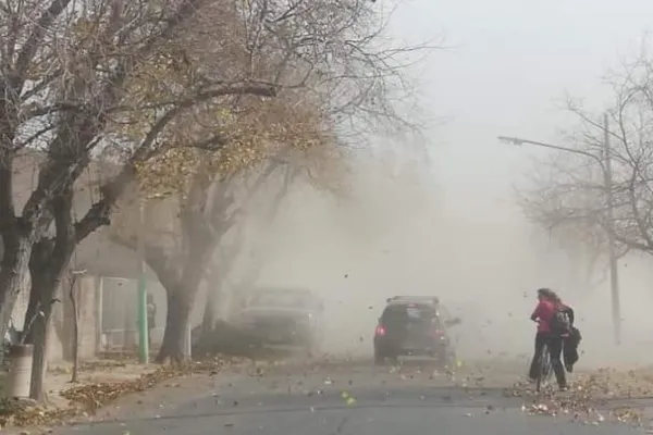 Alerta por fuertes vientos: tres provincias bajo advertencia meteorológica