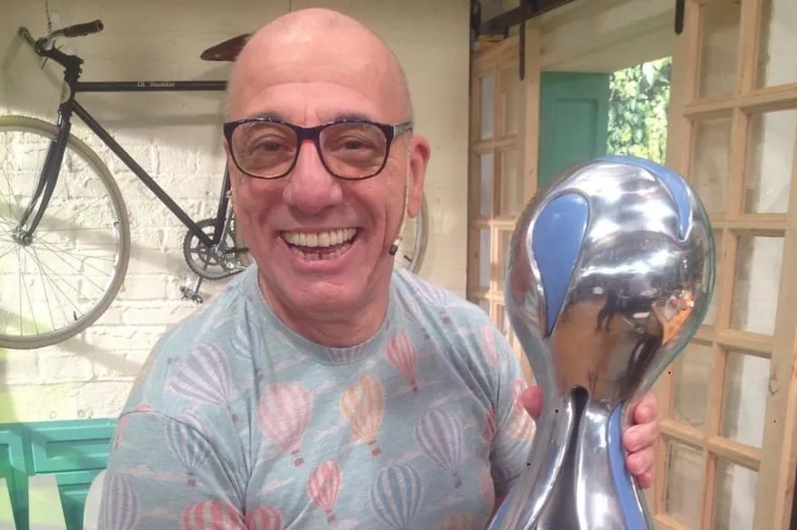 “No tengo consuelo. Volá, alto hermano. Te vamos a extrañar toda la vida”, lo despidió su colega y amigo Larry de Clay