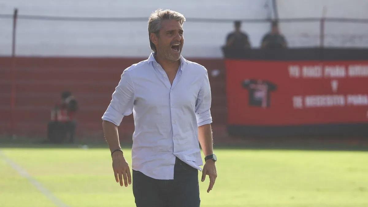 Juan Manuel Sara en el encuentro entre el Deportivo Maipú y San Martín de Tucumán. Foto: Cristian Lozano/UNO.