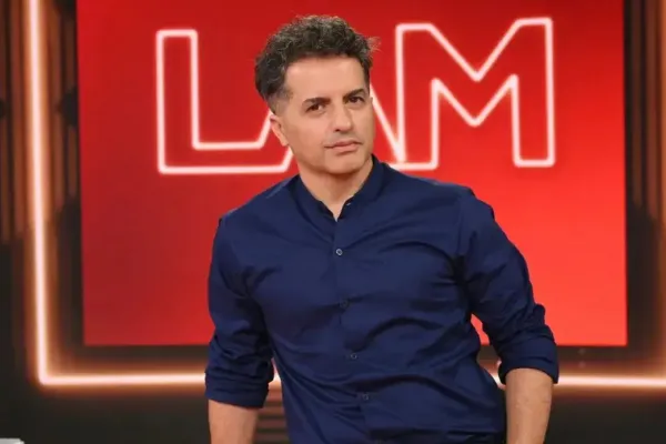 Quién es la nueva conductora de LAM tras la salida temporal de Ángel de Brito