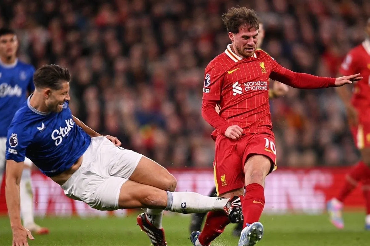 La brutal patada que pudo lesionar a Alexis Mac Allister en el triunfo de Liverpool