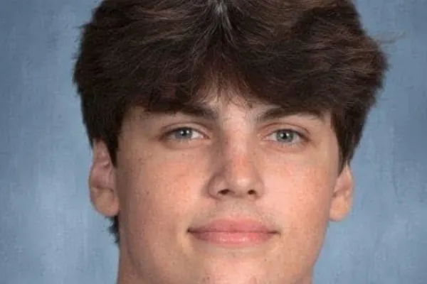 Un chico de 17 años apuñaló en el corazón durante una prueba de atletismo