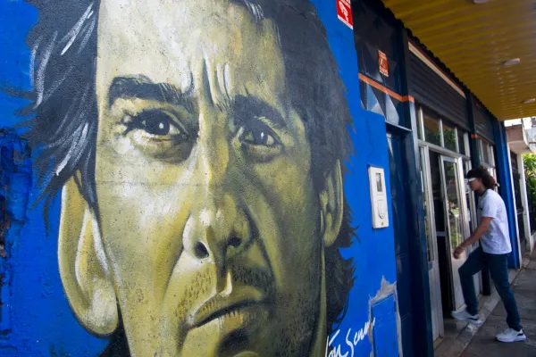 Ayrton Senna en Tucumán: el mural que cautiva a los amantes de la Fórmula 1