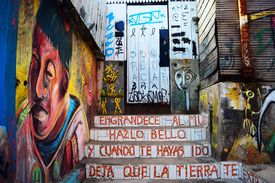 CULTURA LATINOAMERICANA. Un mural y arte callejero en Valparaíso, Chile. / UNSPLASH