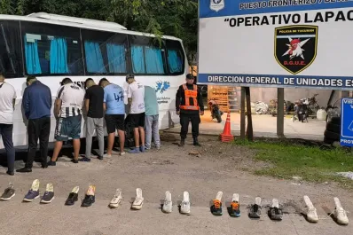 Transportaban más de cuatro kilos de marihuana ocultos en zapatillas