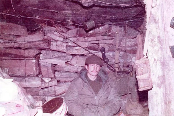 Un casco con sangre, la nobleza de los héroes y la mirada de las mil yardas