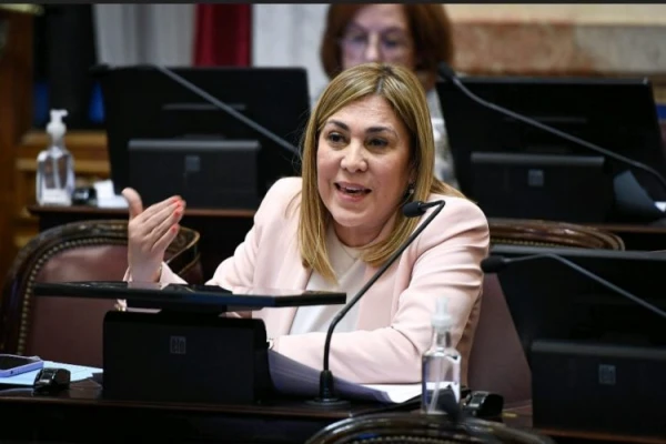 Avila: “Voto convencida y voto por la mayoría de los tucumanos que quiere Ficha Limpia