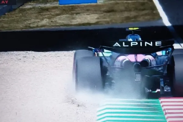 Doohan abrió pista en la tercera práctica y antes de terminar la primera vuelta se equivocó