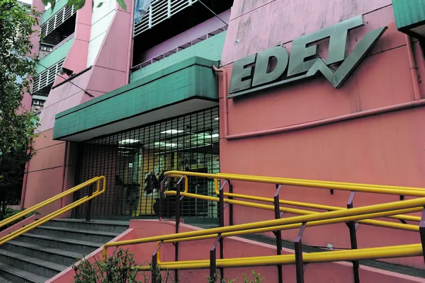 Legisladores de la oposición piden detalles sobre la venta de EDET