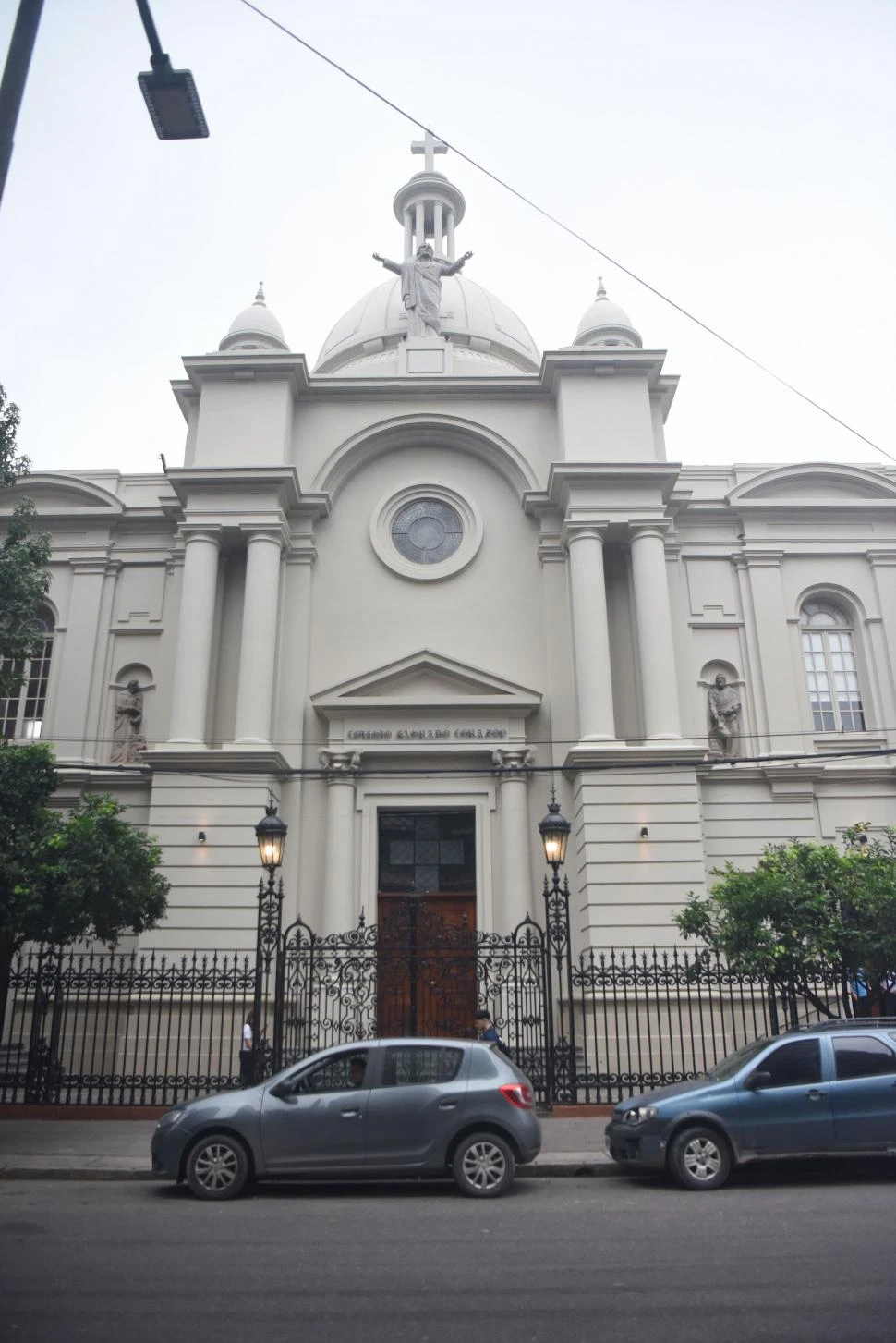 FACHADA. El colegio se fundó en 1900, pero la mudanza a la sede actual en barrio Norte se produjo en 1920.