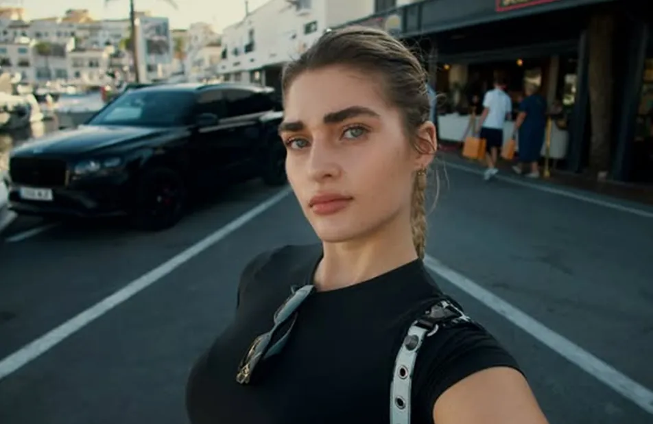 Marta Fort está en tratamiento para evitar que su enfermedad afecte su movilidad.