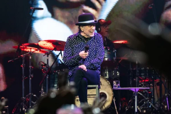 Joaquín Sabina se despide cantando su último vals