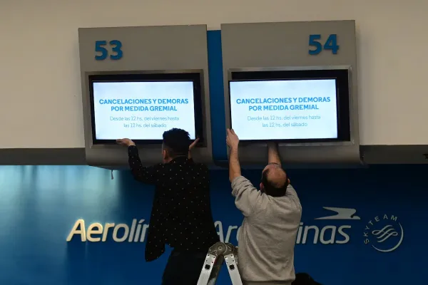 Doble indemnización por reprogramación de vuelos y nuevo sistema de reclamos: el fallo que cambia las reglas para las aerolíneas
