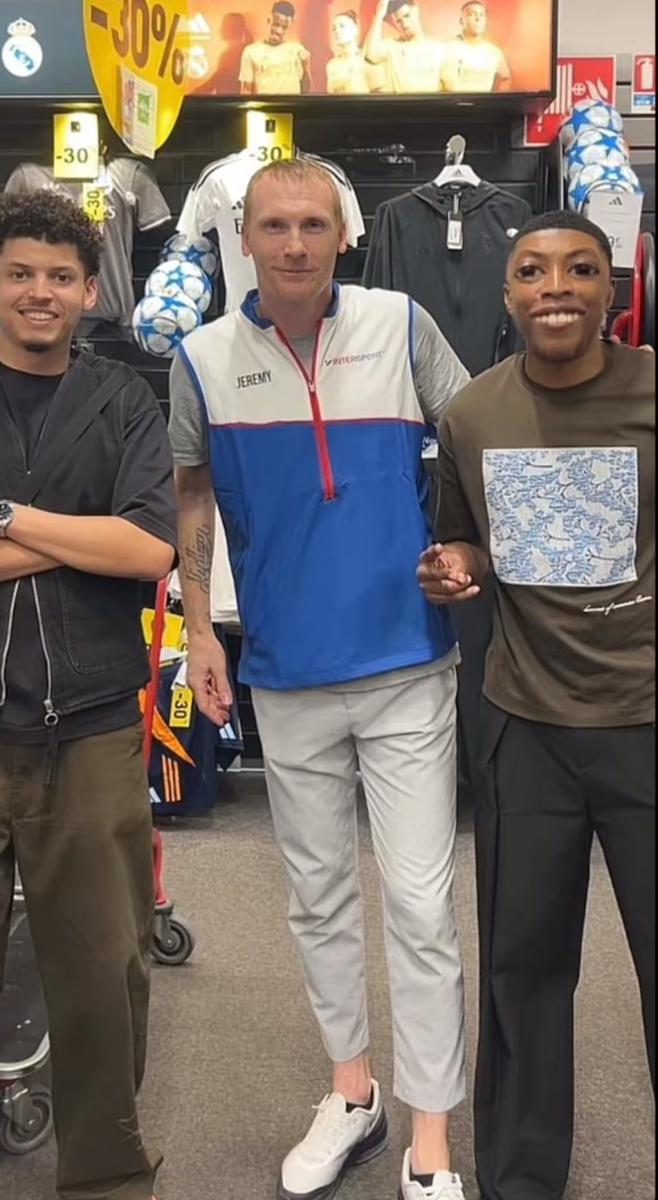 De salir campeón del mundo con Messi a ser vendedor en una tienda de indumentaria deportiva: el gran cambio de un ex Barcelona