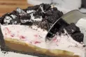 Torta bomba: un postre fácil y delicioso de Oreo y crema de frutillas