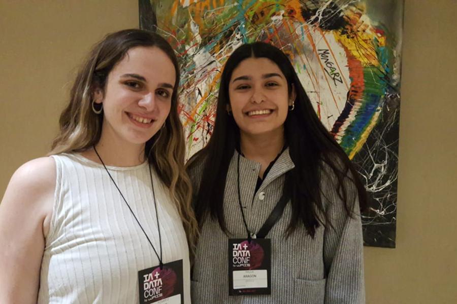 GANAS DE APRENDER. Paula y Rosario estudian Ciencias Económicas y quieren aprender sobre inteligencia artificial. / JOSÉ NUNO, LA GACETA.
