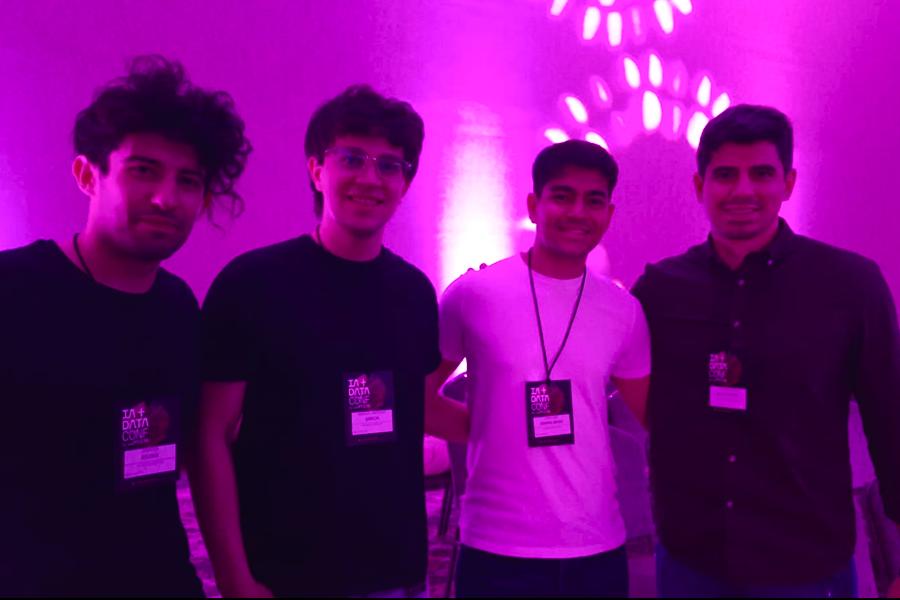 UN GRAN EQUIPO. Marcos, Manuel y Lisandro asistieron junto a su jefe Lucas para aprender. / JOSÉ NUNO, LA GACETA