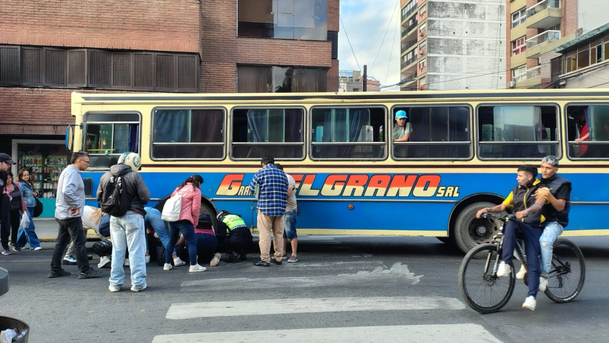 ACCIDENTE. Una mujer fue atropellada por un colectivo en Barrio Norte.