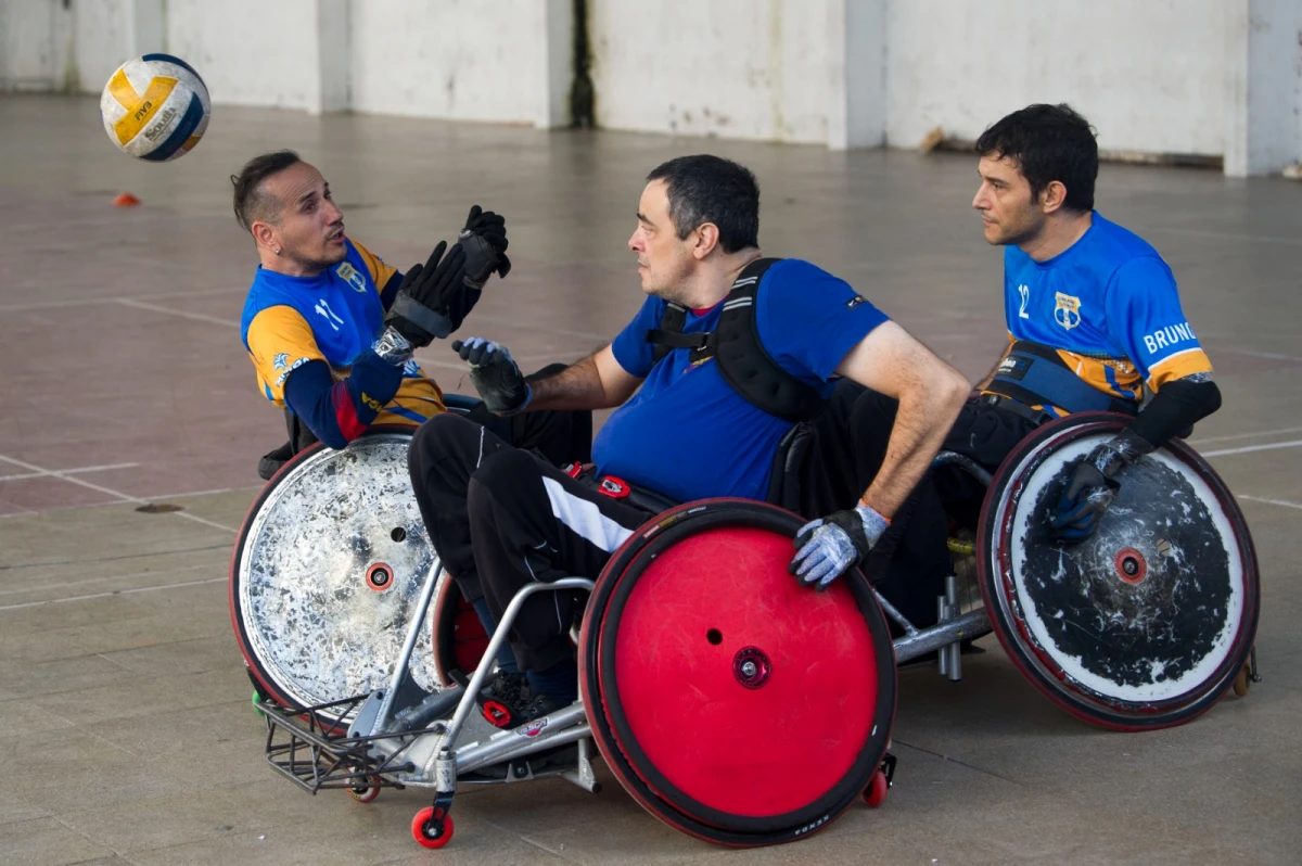 EN ACCIÓN. Pablo Ale, Guillermo López y Bruno Fernández durante un entrenamiento.