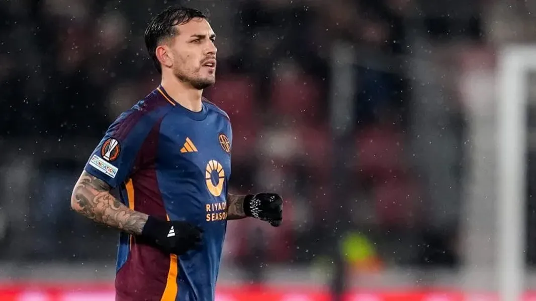 CAMBIOP DE CAMISETA. Paredes pasará de usar la opaca casaca de Roma, a la brillante amarilla y azul xeneize.