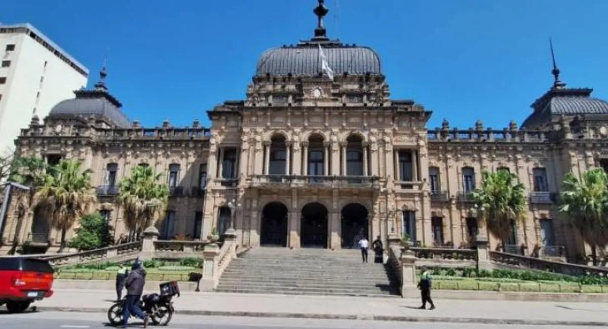 Pese al paro de la CGT, la administración pública funcionó con normalidad en Tucumán